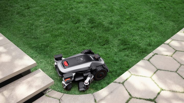Sunseeker X9 Commercial  4 wheel drive robotic mower recommended mowing area  12,000 m²